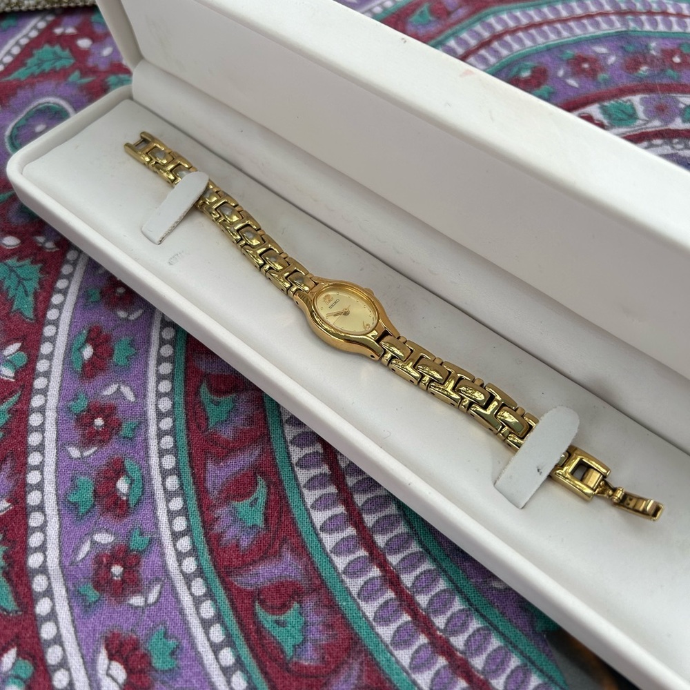 Vintage 1980’s Women's Gold Watch. New!